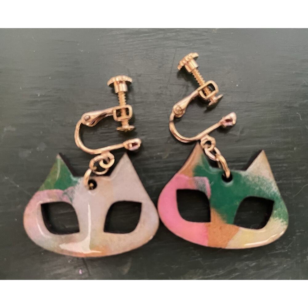 Artisan-made Kitty Cat Face Drop Earrings Screw-back Fasteners Tie Dye Resin